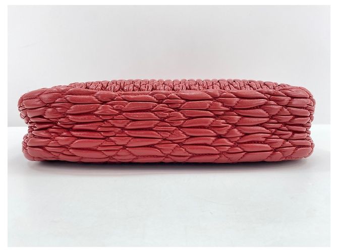 Borsa a tracolla Miu Miu Matelassé in rosso - vista 7