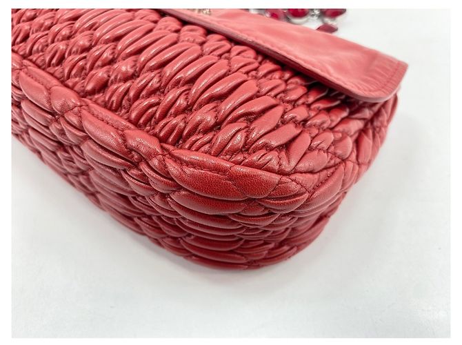 Borsa a tracolla Miu Miu Matelassé in rosso - vista 9