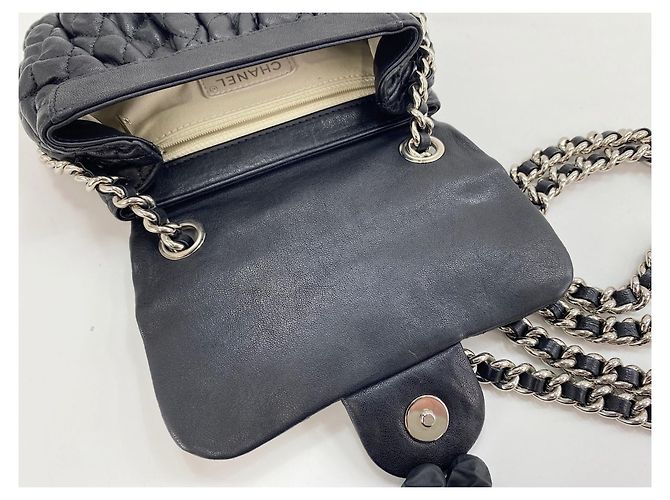 Borsa a tracolla Chanel Matelassé in nero - vista 11