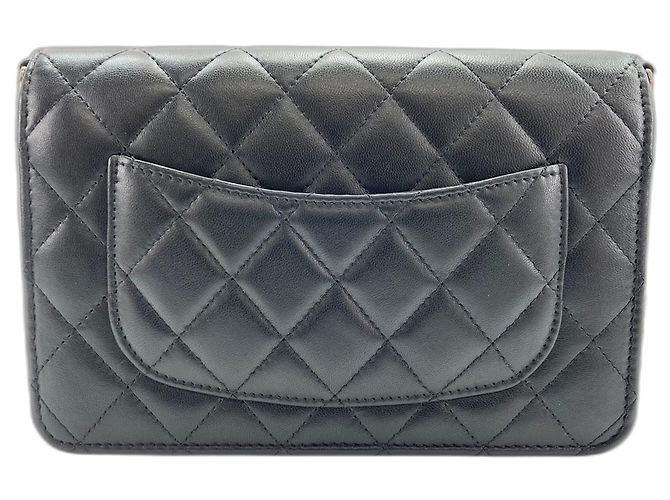 Borsa a tracolla Chanel Matelassé in nero - vista 3