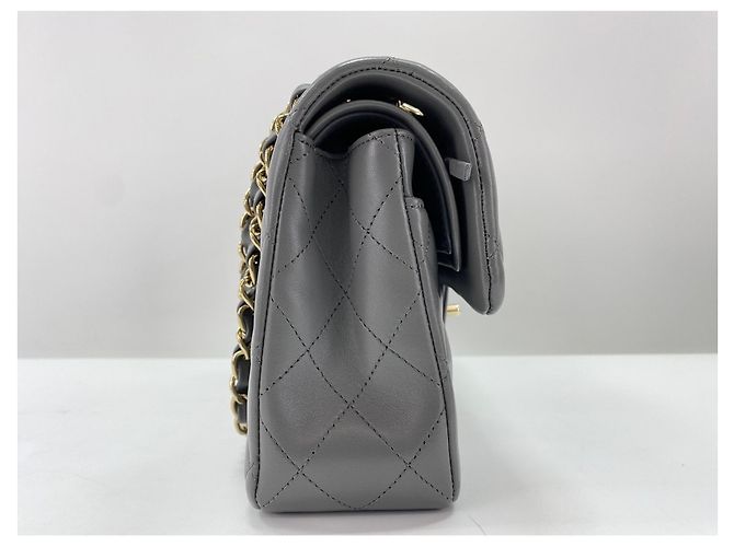 Borsa a tracolla Chanel Matelassé in grigio Marrone - vista 4