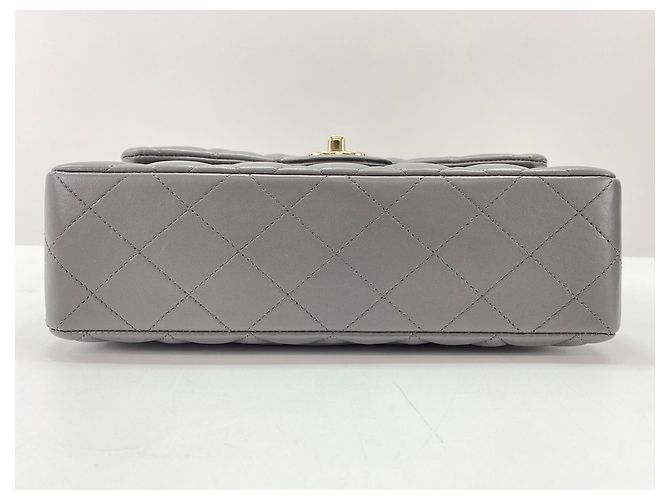 Borsa a tracolla Chanel Matelassé in grigio Marrone - vista 5