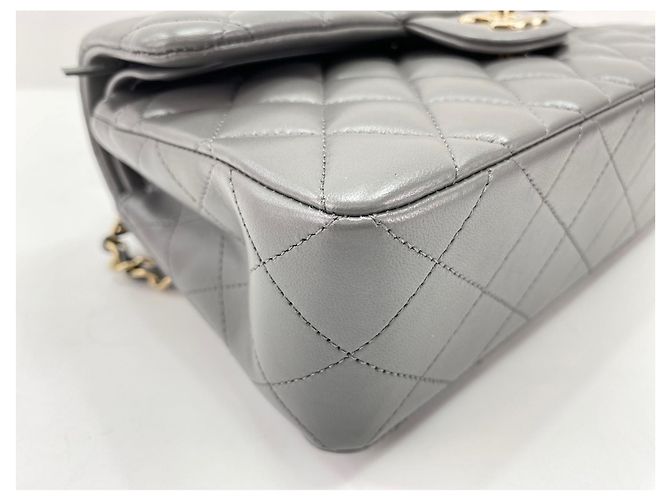 Borsa a tracolla Chanel Matelassé in grigio Marrone - vista 6