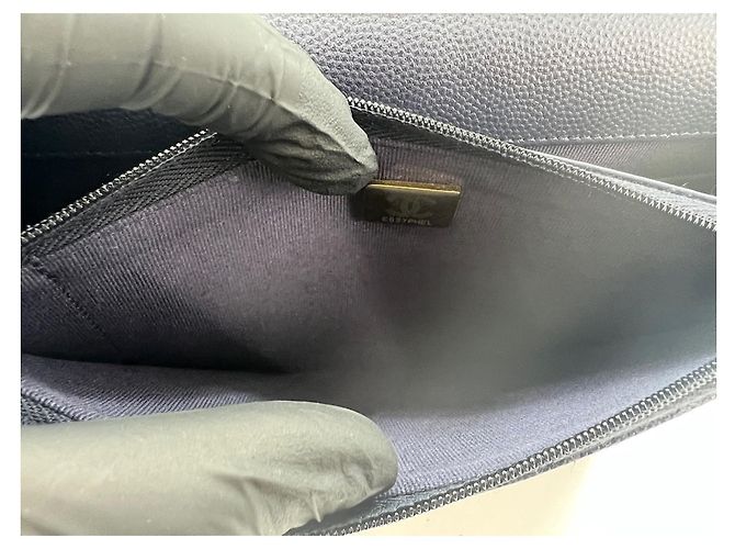 Borsa a tracolla Chanel Matelassé in blu navy - vista 12