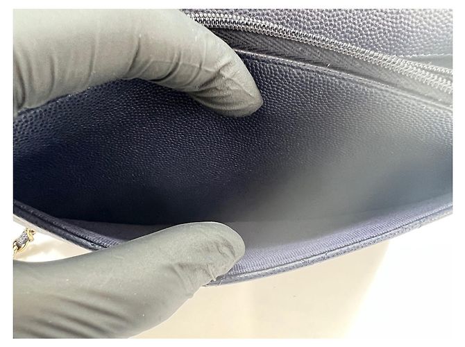 Borsa a tracolla Chanel Matelassé in blu navy - vista 13