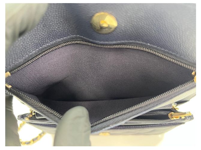 Borsa a tracolla Chanel Matelassé in blu navy - vista 14