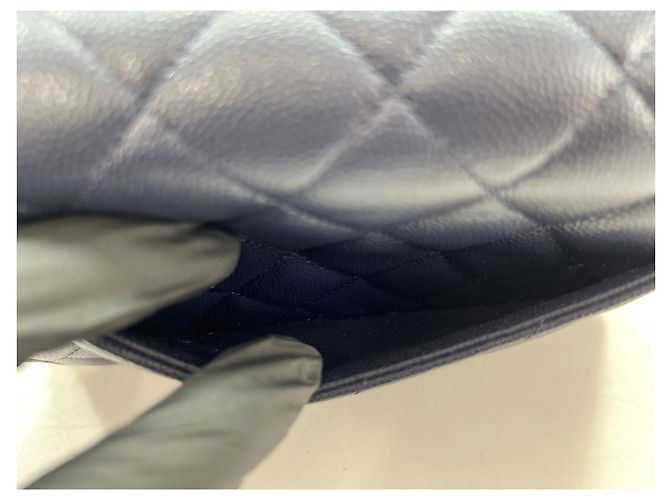 Borsa a tracolla Chanel Matelassé in blu navy - vista 17
