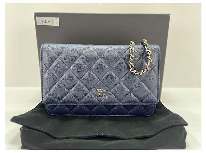 Borsa a tracolla Chanel Matelassé in blu navy - vista 18