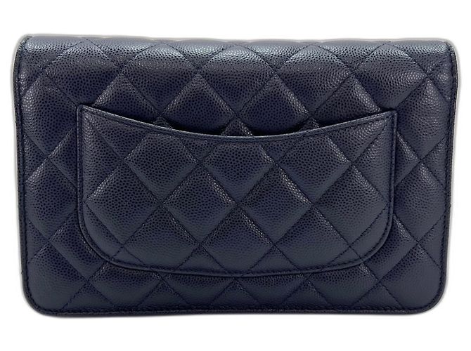 Borsa a tracolla Chanel Matelassé in blu navy - vista 2