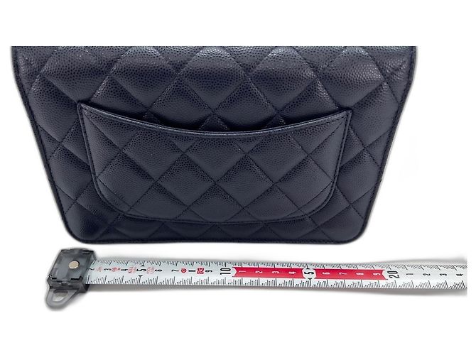 Borsa a tracolla Chanel Matelassé in blu navy - vista 3