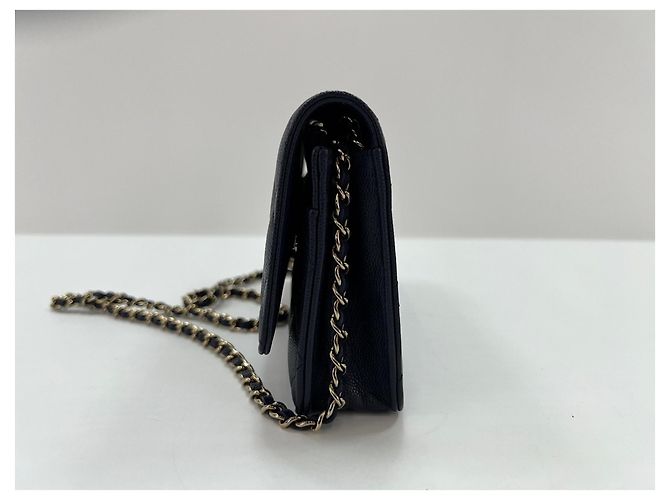 Borsa a tracolla Chanel Matelassé in blu navy - vista 4