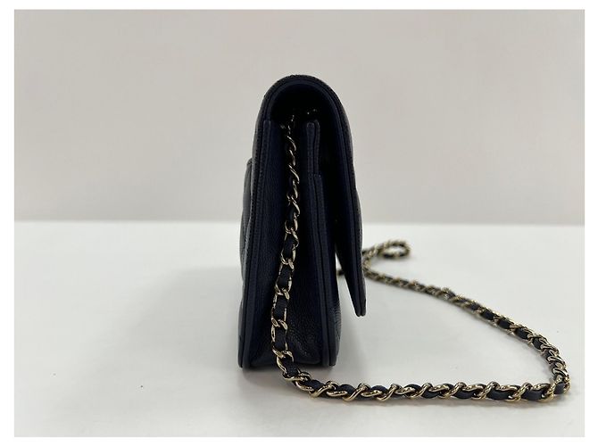 Borsa a tracolla Chanel Matelassé in blu navy - vista 5