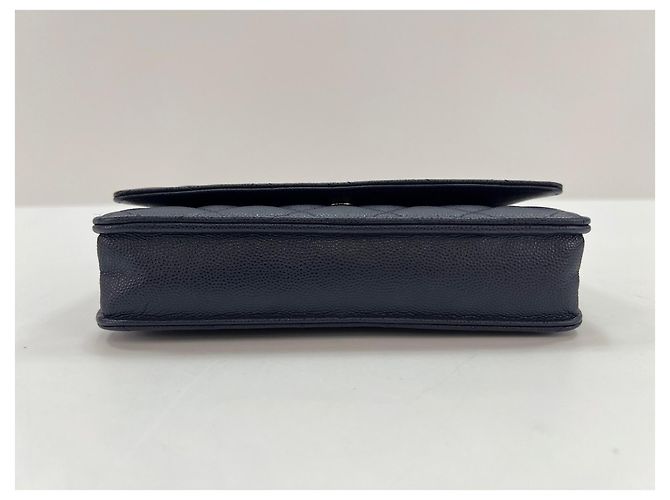 Borsa a tracolla Chanel Matelassé in blu navy - vista 6