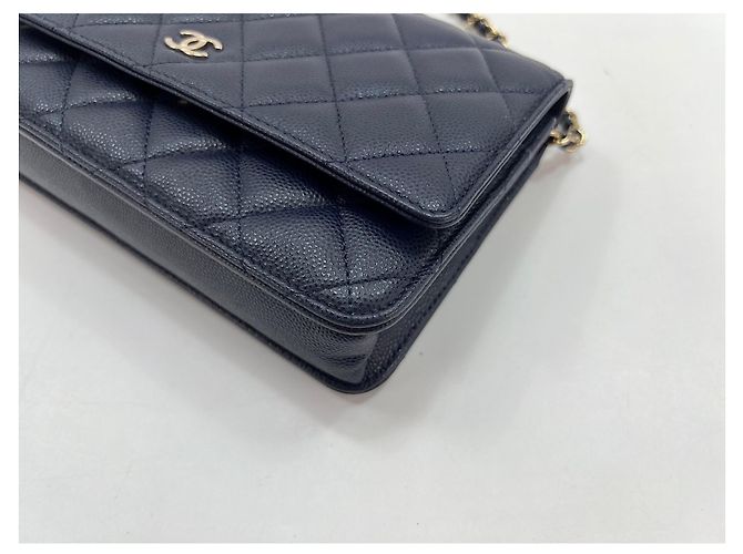 Borsa a tracolla Chanel Matelassé in blu navy - vista 7