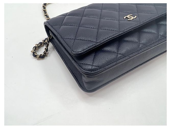 Borsa a tracolla Chanel Matelassé in blu navy - vista 8