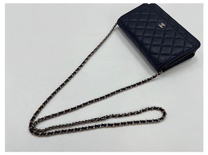 Borsa a tracolla Chanel Matelassé in blu navy - vista 9
