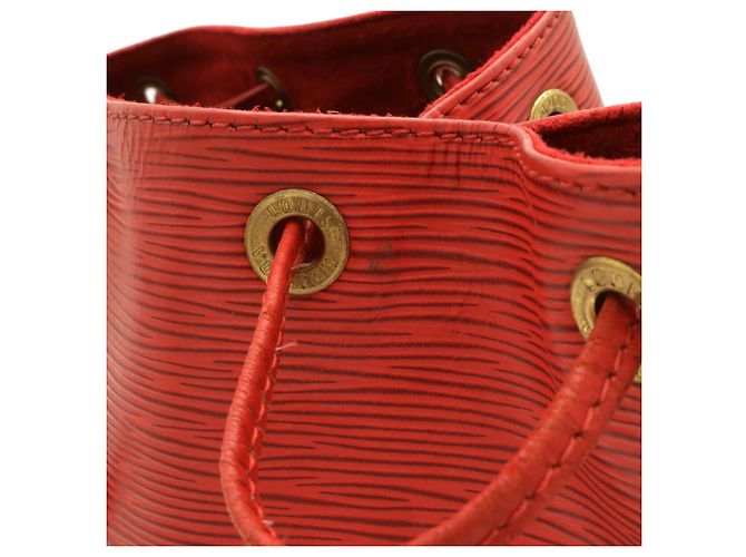 Noe Bolso de hombro Louis Vuitton Epi Petit Noé Roja - vista 5