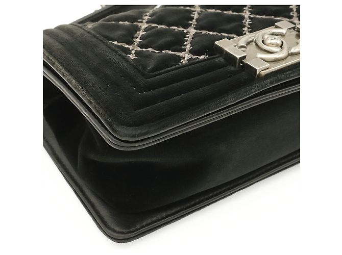 Borsa a tracolla Chanel Boy Chanel Matelassé Nero - vista 4
