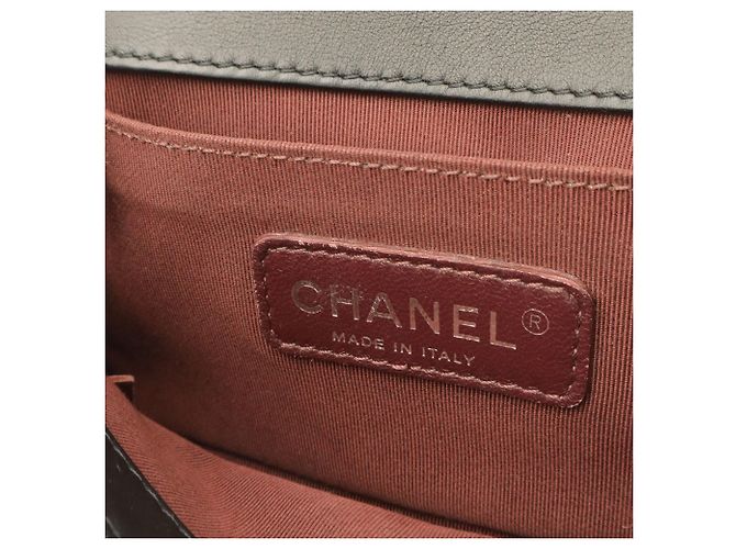 Borsa a tracolla Chanel Boy Chanel Matelassé Nero - vista 8