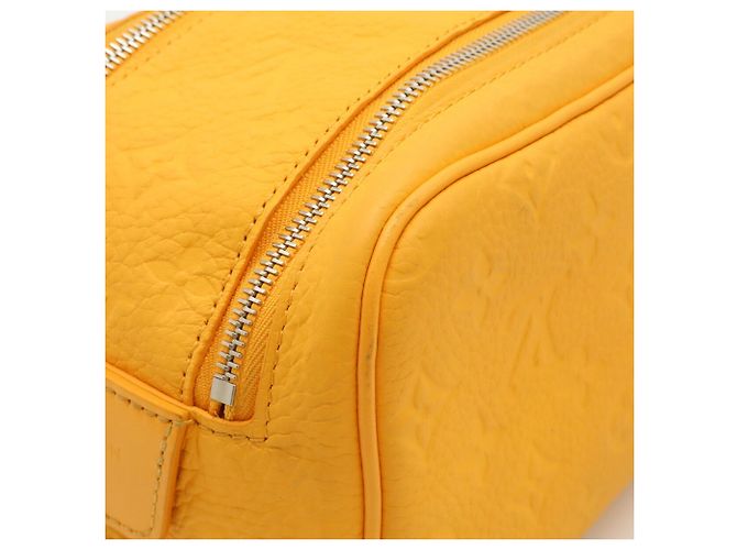 Necessaire Louis Vuitton Monogram Taurillon D'oro Giallo - vista 9