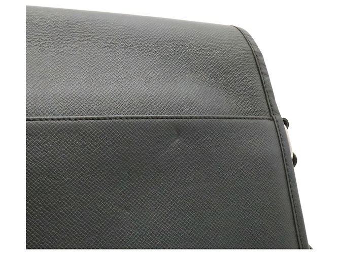 Borsa a tracolla Louis Vuitton Taiga Alexei Grigio - vista 9