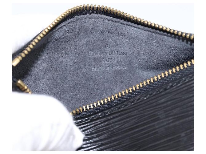 Louis Vuitton Soufflot Pochette Epi Leather Negro - vista 6