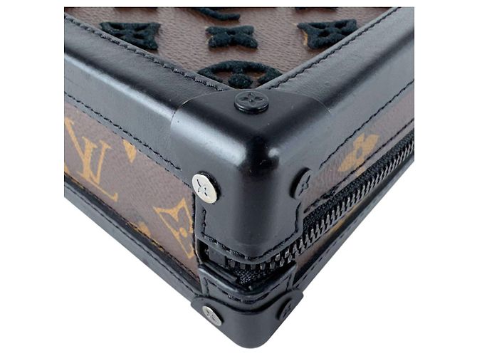 Louis Vuitton Monogram Tuftage Vertical Soft Trunk Schultertasche Braun Schwarz - Ansicht 7