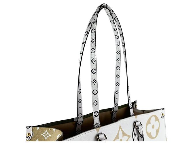 Borsa Louis Vuitton Monogram Giant OnTheGo GM Bianco Beige Cachi - vista 10