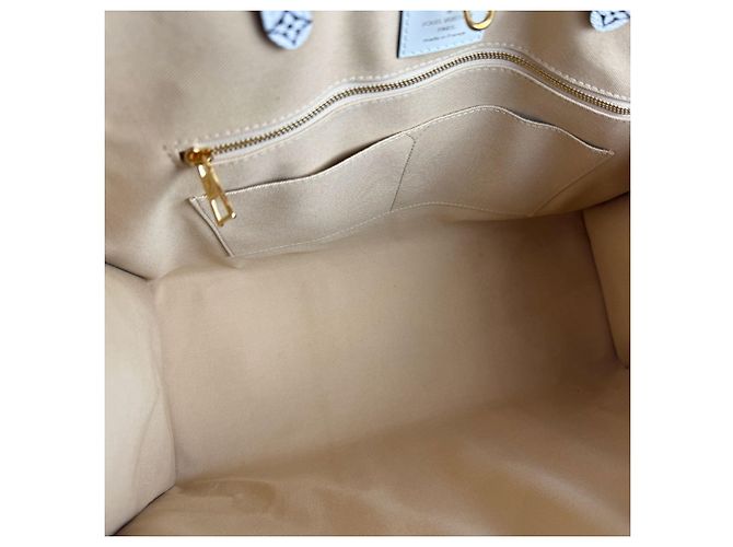Borsa Louis Vuitton Monogram Giant OnTheGo GM Bianco Beige Cachi - vista 11