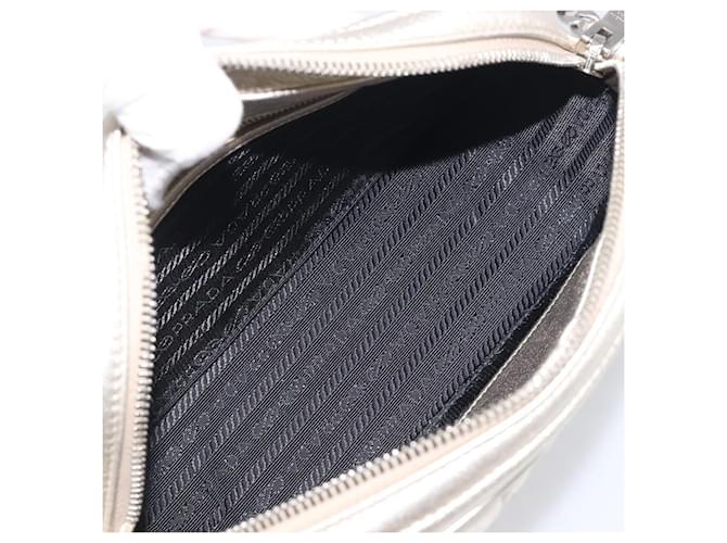 Prada Camera Diagramme Quilted Leather Small Metallico - vista 5