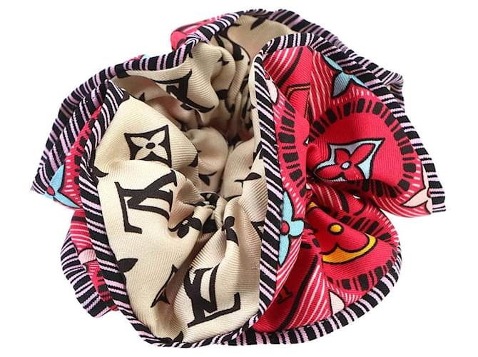 Scrunchie in seta Louis Vuitton Monogram Tiles Rosa Multicolore - vista 4
