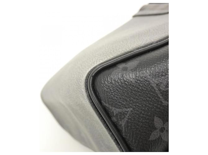 Borsa a tracolla Louis Vuitton Monogram Eclipse District PM Nero - vista 4