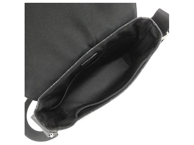 Borsa a tracolla Louis Vuitton Monogram Eclipse District PM Nero - vista 6