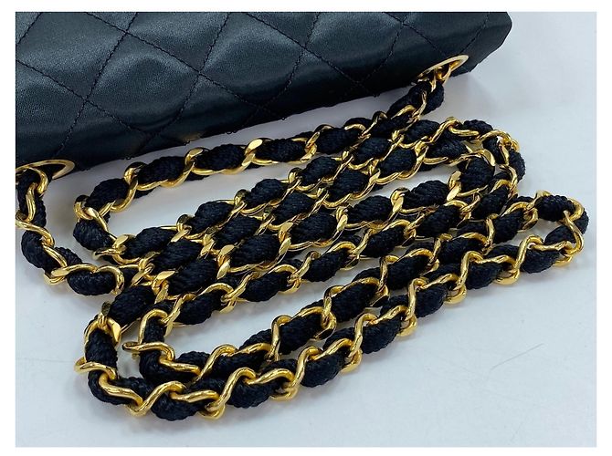Borsa a tracolla Chanel Mini Matelassé Nero - vista 8