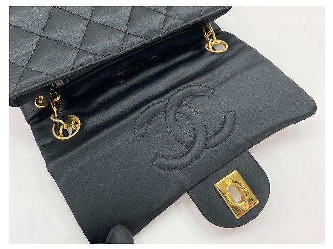 Borsa a tracolla Chanel Mini Matelassé Nero - vista 9