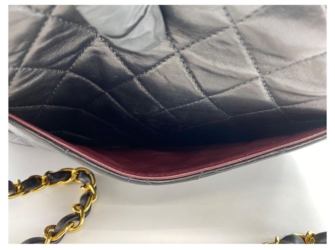 Borsa a tracolla Chanel Matelassé in nero - vista 15