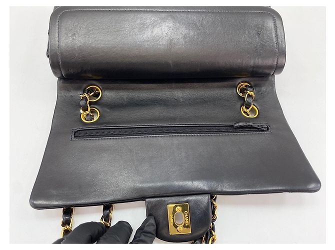 Borsa a tracolla Chanel Matelassé in nero - vista 9