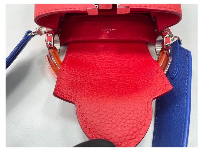 Borsa a tracolla Louis Vuitton Capucines Rosso - vista 12