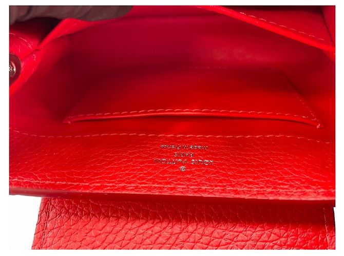 Borsa a tracolla Louis Vuitton Capucines Rosso - vista 14