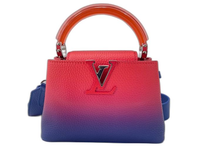 Borsa a tracolla Louis Vuitton Capucines Rosso - vista 2