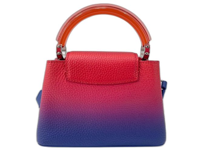 Borsa a tracolla Louis Vuitton Capucines Rosso - vista 3