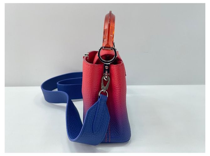 Borsa a tracolla Louis Vuitton Capucines Rosso - vista 5