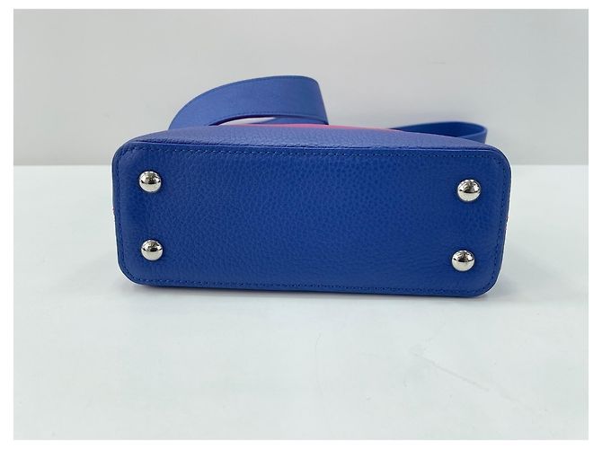 Borsa a tracolla Louis Vuitton Capucines Rosso - vista 7