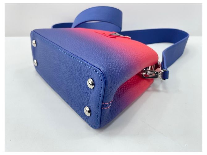 Borsa a tracolla Louis Vuitton Capucines Rosso - vista 9