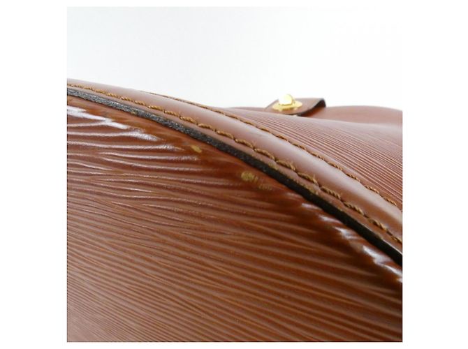 Borsa a tracolla Louis Vuitton Epi Cluny Marrone - vista 3