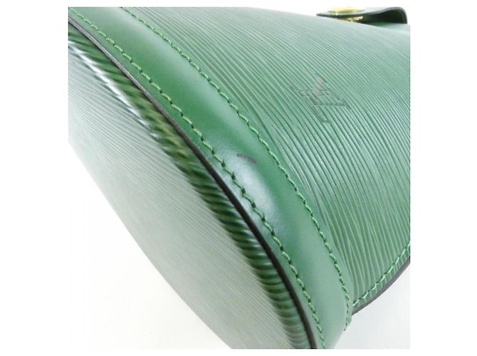 Borsa a tracolla Louis Vuitton Epi Cluny M52254 Verde - vista 3