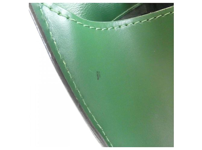 Borsa a tracolla Louis Vuitton Epi Cluny M52254 Verde - vista 4