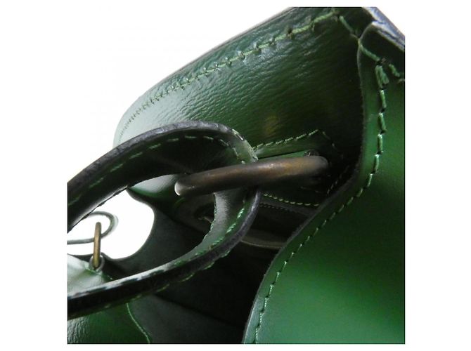 Borsa a tracolla Louis Vuitton Epi Cluny M52254 Verde - vista 9