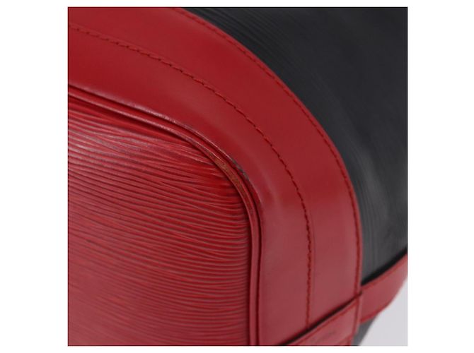 Borsa a tracolla LOUIS VUITTON Epi Noe Nero Rosso M44017 LV Auth BA14890A - vista 10