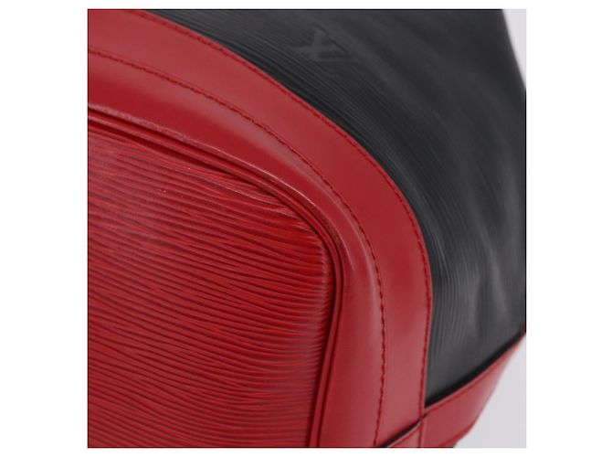 Borsa a tracolla LOUIS VUITTON Epi Noe Nero Rosso M44017 LV Auth BA14890A - vista 15